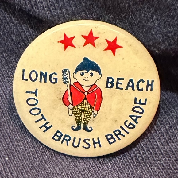 Rare Mid-Century Long Beach Tooth Brush Brigade Buttons - Picture 6 of 9